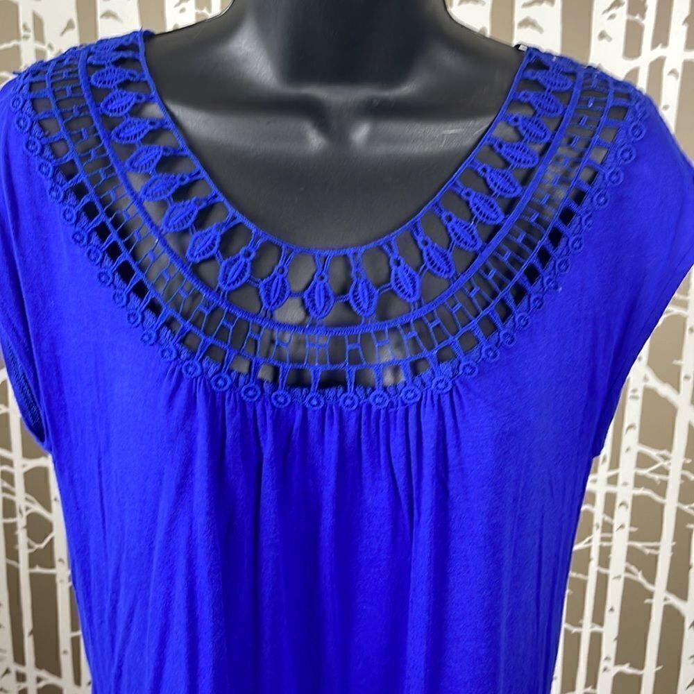 Hive & Honey cobalt blue top with embroidered accent at neckline sz S